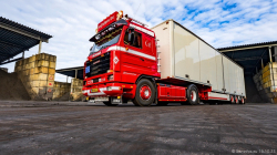 20251019-Tom-Holding-00618